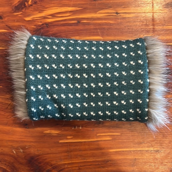 Girls’ Bespoke Hat and Hand Warmer, real fur - Picture 6 of 8